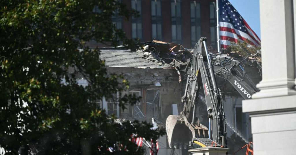 مزخرفة بالذهب.. كيف ستبدو قاعة الرقص في البيت الأبيض؟