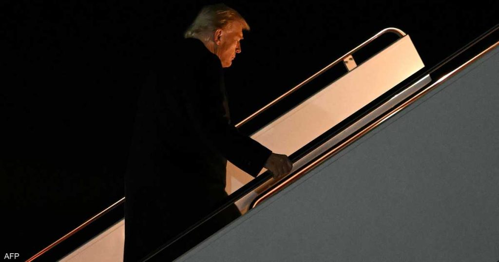 ترامب يلتقي أمير قطر على متن طائرته الرئاسية بطريقه لماليزيا