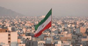 طهران تتوعد بـ”رد غير مسبوق” في حال تعرّضها لهجوم أميركي