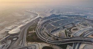 في 2025.. مطارات أبوظبي تتجاوز حاجز 33 مليون مسافر
