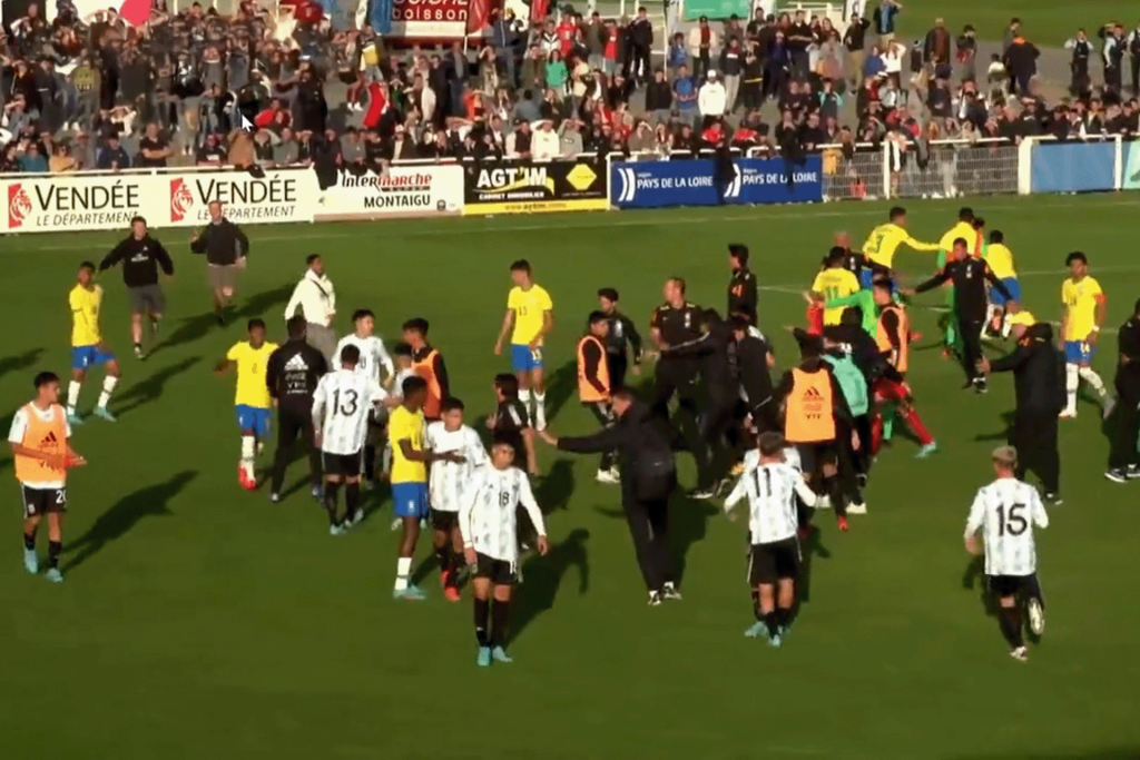 بعد اتهامه بالعنصرية.. فيديو قديم لبريستياني “مثير الفوضى” أمام البرازيل