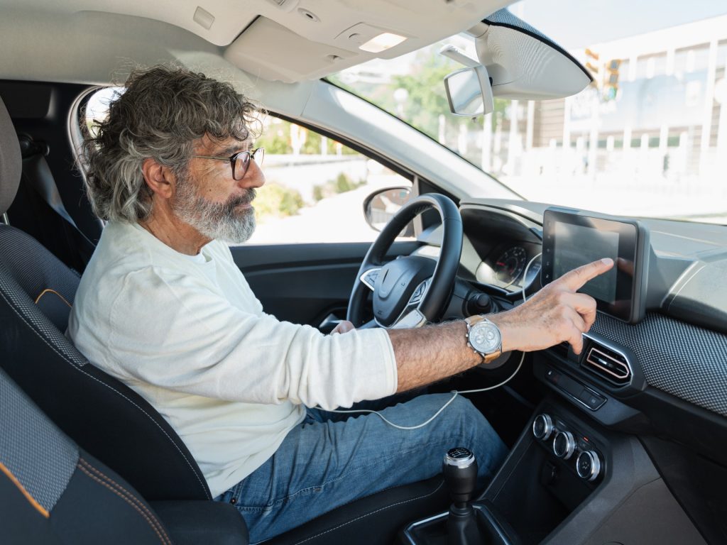 التكنولوجيا ضد الإنسان: عندما تصبح السيارة ذكية أكثر من اللازم