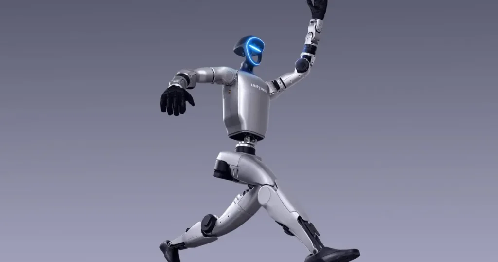 روبوت بشري يفقد توازنه خلال عرض بالصين ويصيب شخصاً في أنفه