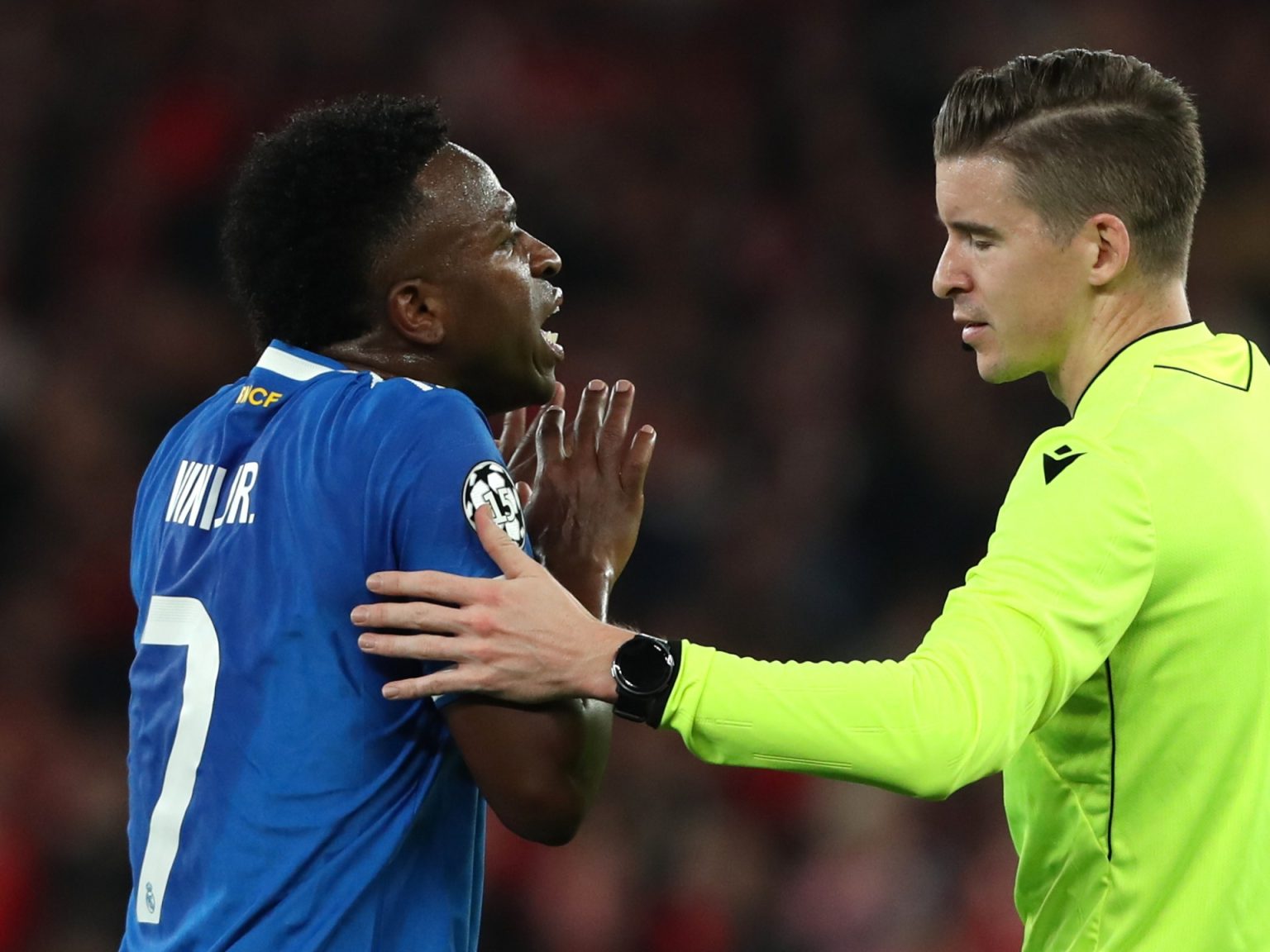 “يويفا” يتحرك للتحقيق في “السلوك التمييزي” تجاه فينيسيوس