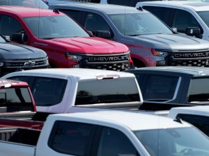 جنرال موتورز تستدعي آلاف الشاحنات والسيارات الرياضية