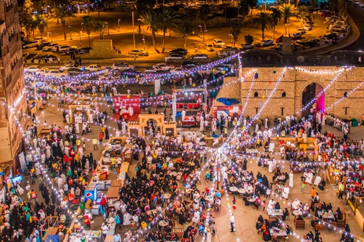 موائد الإفطار تجمع السعوديين.. رمضان من تبوك لجدة بروح واحدة