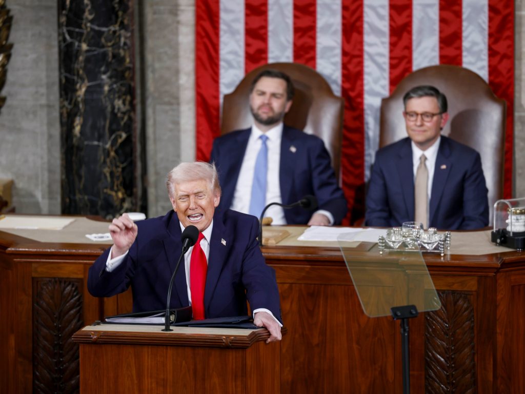 ساعة و48 دقيقة.. ترمب يحطم الأرقام القياسية ويشعل “حالة الاتحاد”