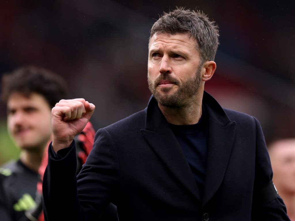 مدرب مانشستر يونايتد يعلق على هجوم مالك النادي على المهاجرين