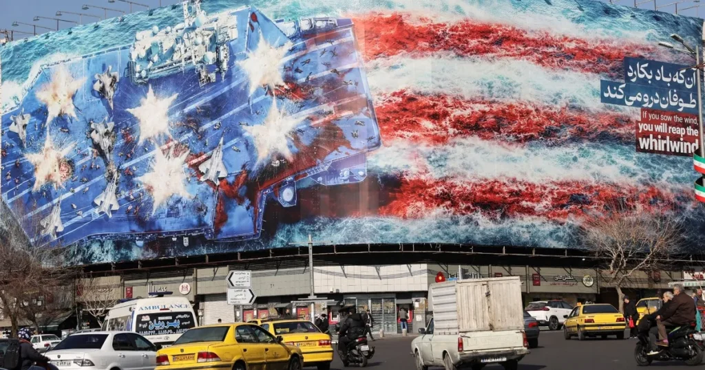 رئيس الوزراء البولندي يدعو مواطنيه لمغادرة إيران