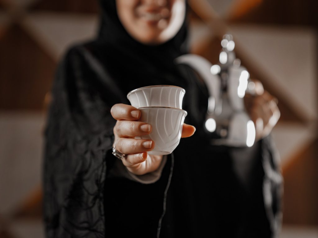 هذا ما يفعله فنجان القهوة بـ”دماغك” إذا شربته فور رفع الأذان