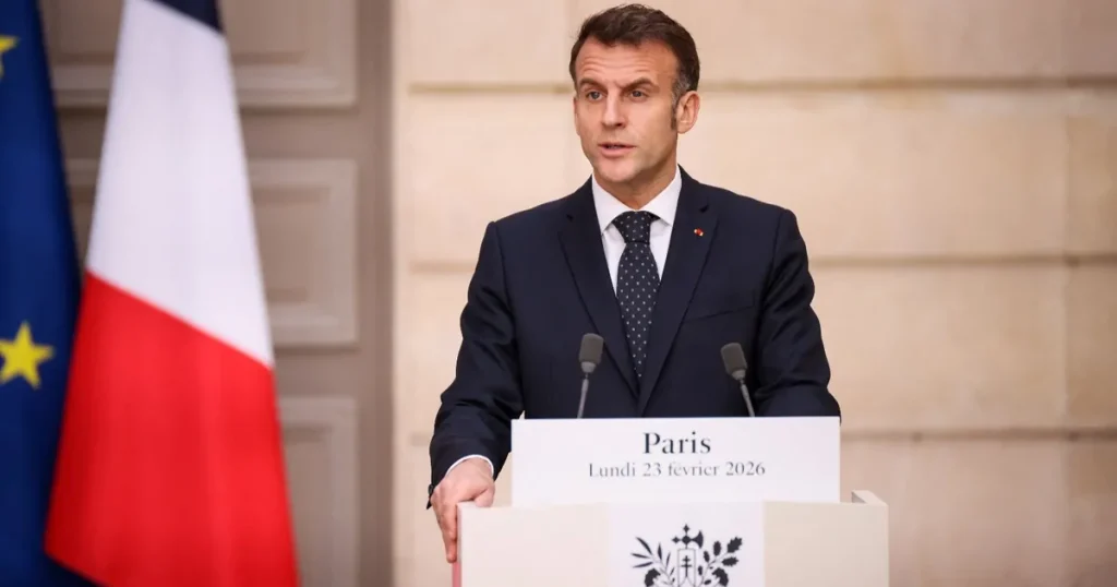 ماكرون يطلب من ترمب رفع العقوبات عن مسؤولين أوروبيين