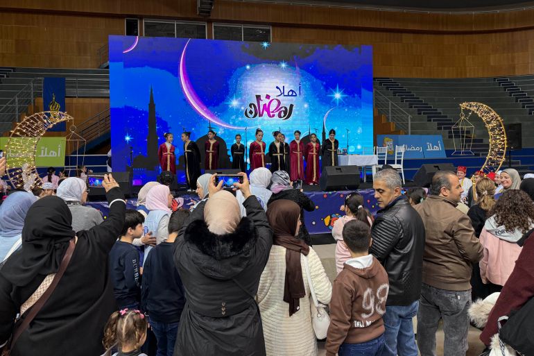 الأهالي يحرصون على الحضور مع أطفالهم للاحتفال بقدوم رمضان copy